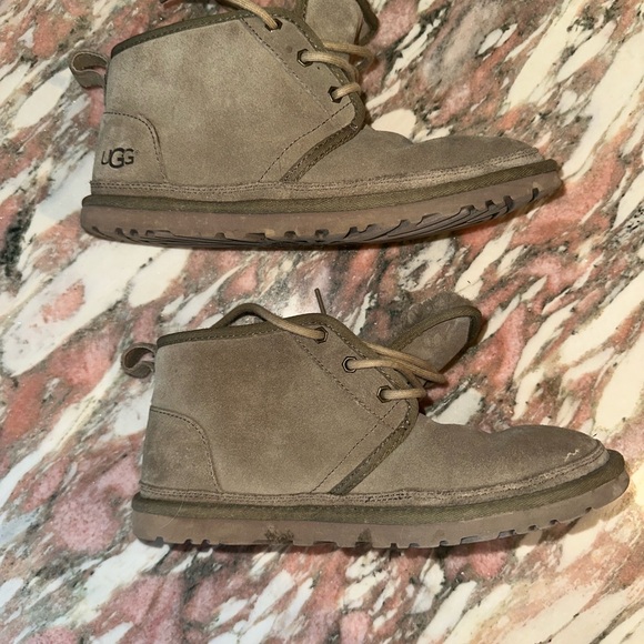 UGGS - Picture 6 of 16